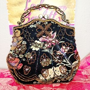 Vintage Beaded Clamshell Handbag With Metal Strap And Handle. Disclaimer.